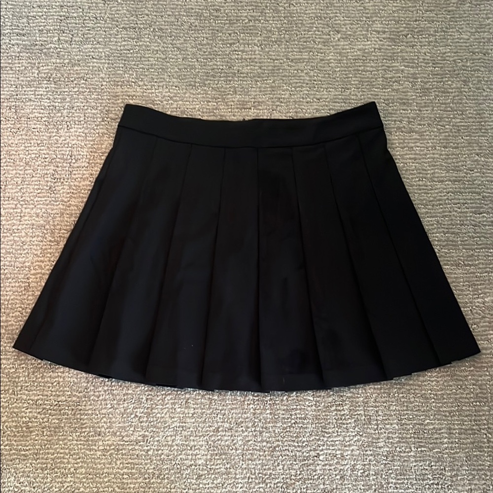 Aritzia Black Skater Pleated Mini Skirt, sz 10, used/like new